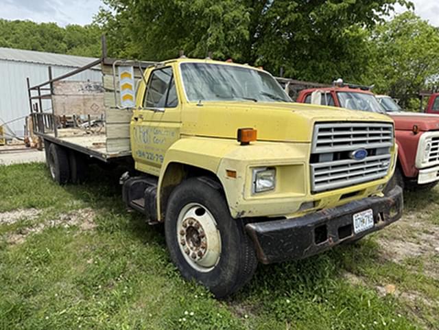 Image of Ford F-700 equipment image 1