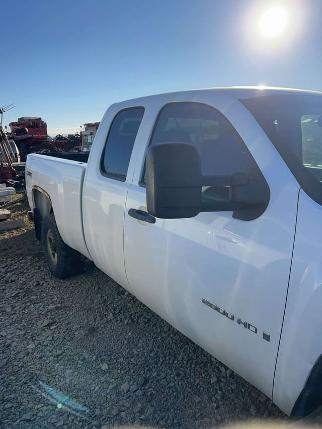 Image of Chevrolet 2500HD equipment image 3