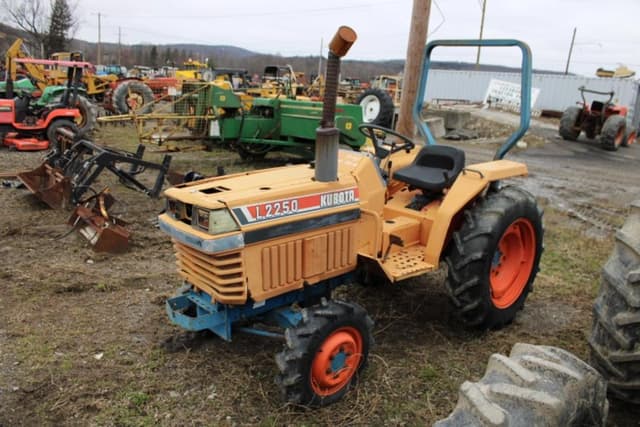 Image of Kubota L2250 equipment image 2