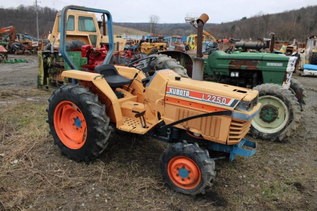 Image of Kubota L2250 Primary image