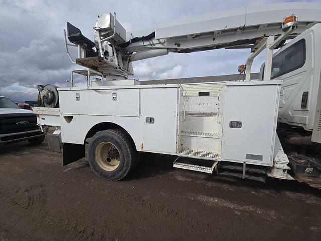 Image of International Workstar 7300 equipment image 2