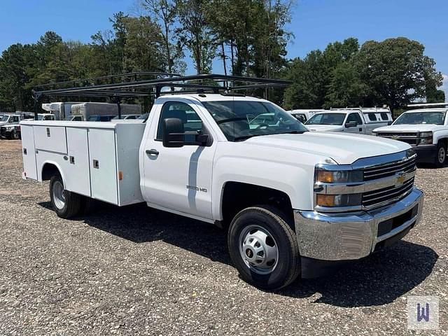 Image of Chevrolet 3500HD equipment image 2