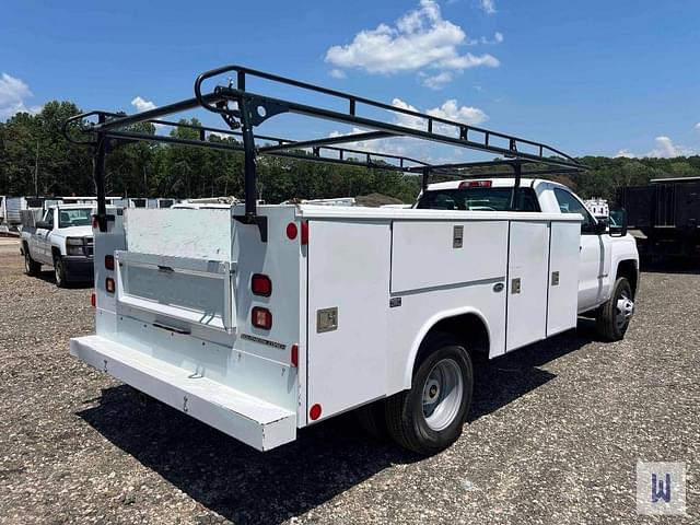 Image of Chevrolet 3500HD equipment image 3