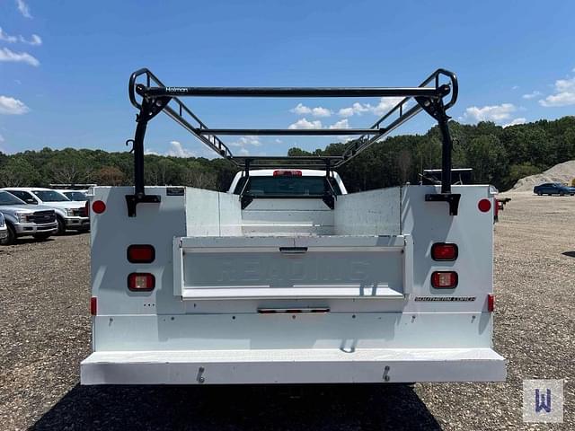 Image of Chevrolet 3500HD equipment image 4