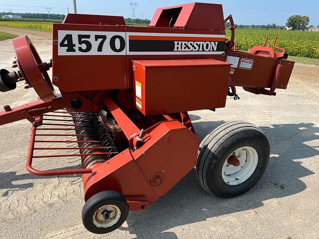 Image of Hesston 4570 equipment image 4