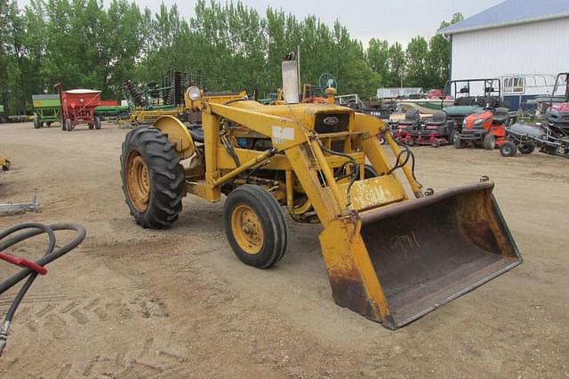 Image of Ford 3400 equipment image 2