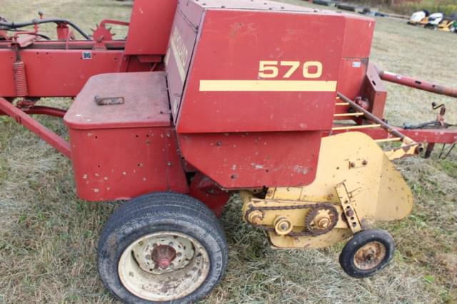 Image of New Holland 570 equipment image 4