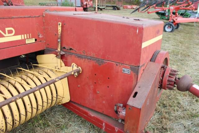 Image of New Holland 570 equipment image 3