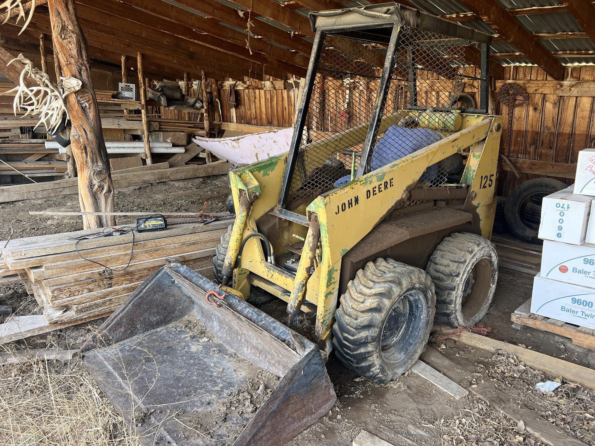 John Deere 125 Equipment Image0