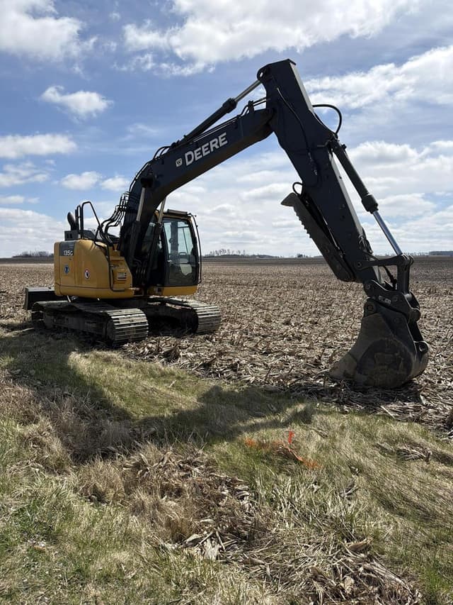 Image of John Deere 135G equipment image 4