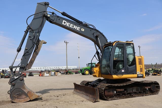 Image of John Deere 135G equipment image 1