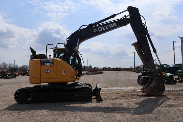 Image of John Deere 135G equipment image 2