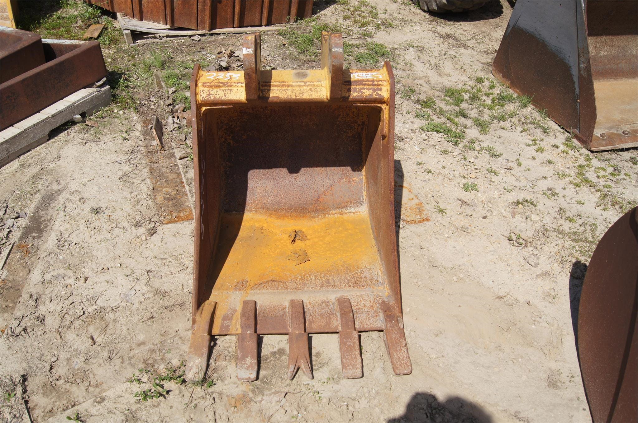 John Deere Bucket Equipment Image0