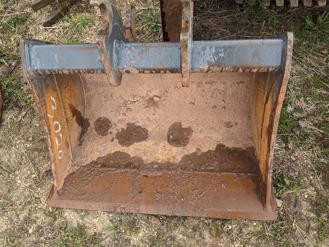 Image of Paladin Compact Excavator Bucket Image 0