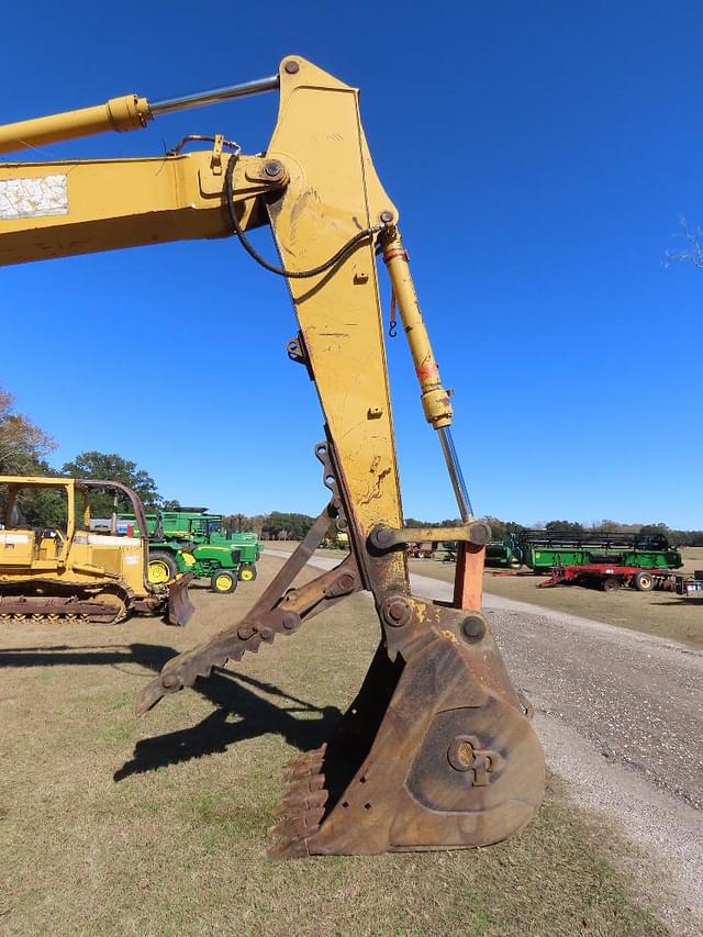 Image of John Deere 200C LC equipment image 1