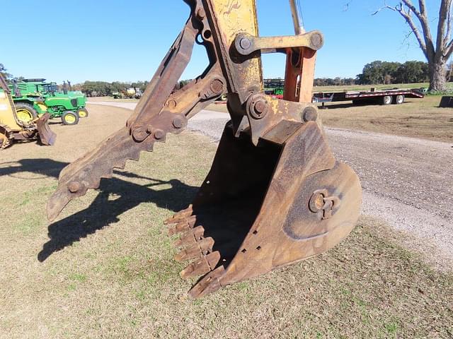 Image of John Deere 200C LC equipment image 2