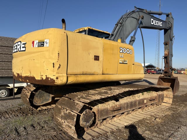 Image of John Deere 200D-LC equipment image 3