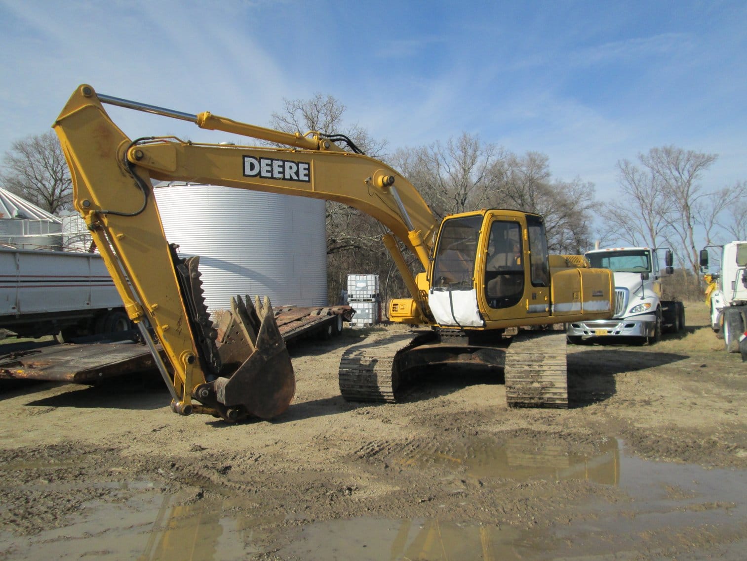 John Deere 200LC Equipment Image0
