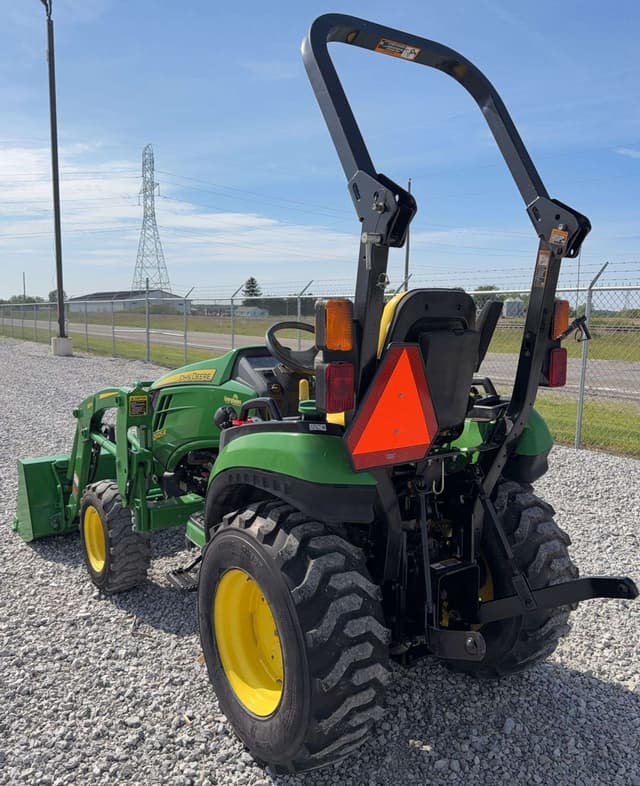 Image of John Deere 2025R equipment image 3