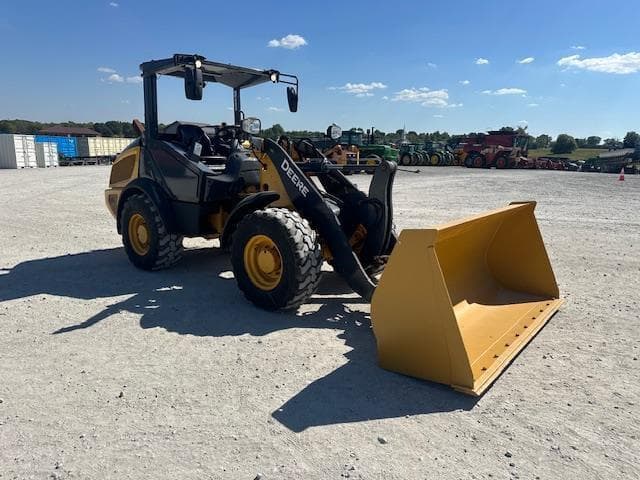 Image of John Deere 204L equipment image 3