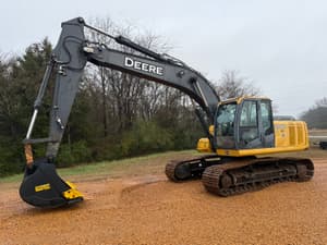 2010 John Deere 200D Image