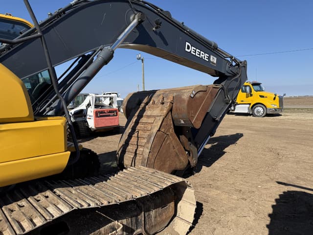 Image of John Deere 210G LC equipment image 4