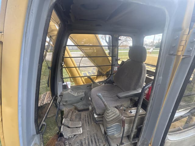 Image of John Deere 230LC equipment image 1