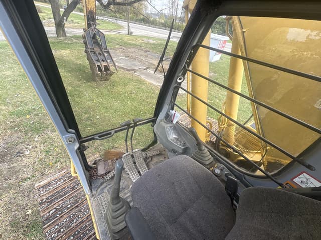 Image of John Deere 230LC equipment image 2