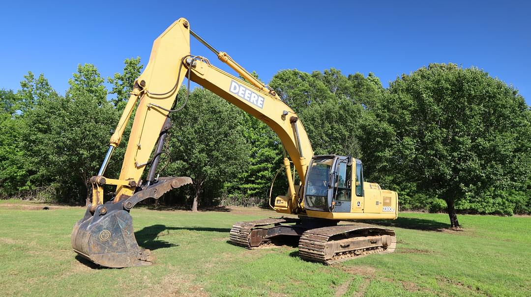 Image of John Deere 230C LC Primary image