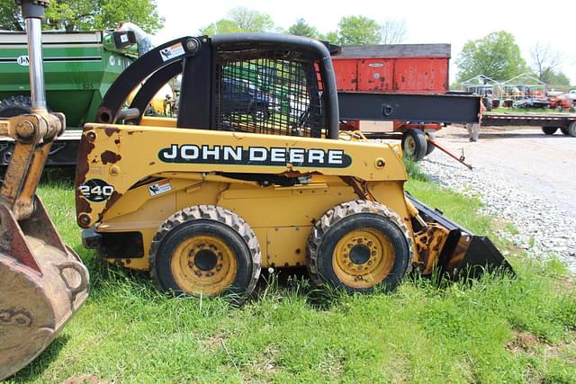 Image of John Deere 240 equipment image 4