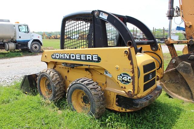 Image of John Deere 240 equipment image 3
