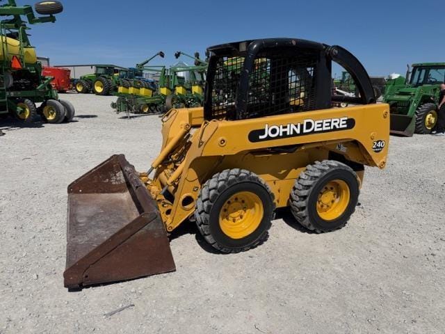 John Deere 240 Equipment Image0