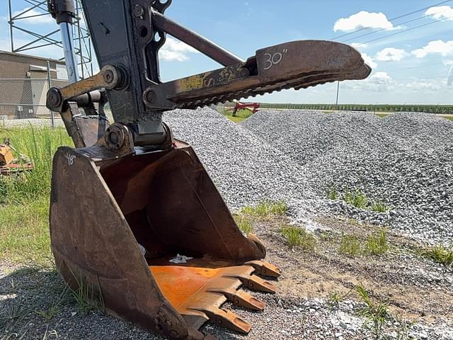 Image of John Deere 240D equipment image 2