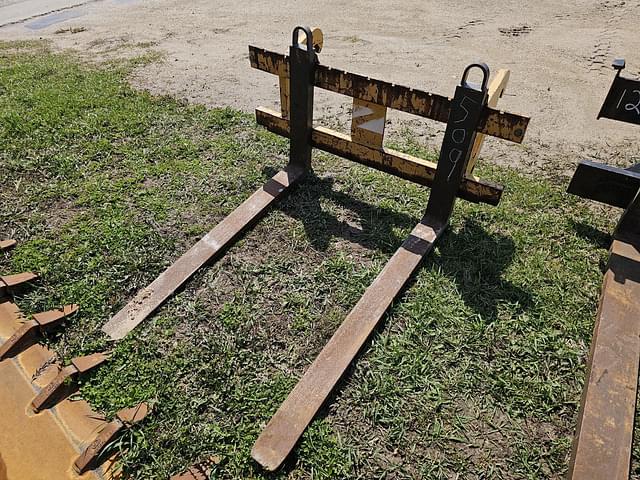 Image of John Deere Compact Loader Forks equipment image 3