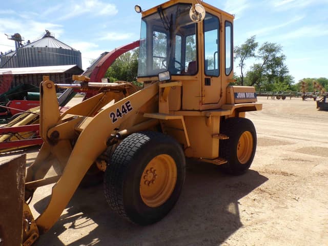 Image of John Deere 244E equipment image 4