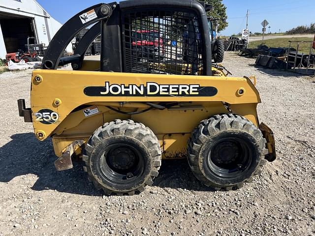 Image of John Deere 250 equipment image 1