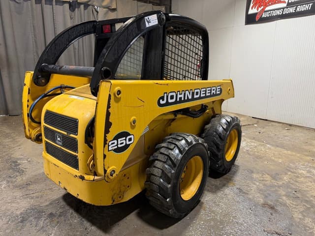 Image of John Deere 250 equipment image 4