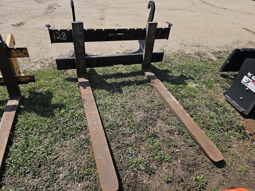 Image of John Deere Pallet Forks Image 1