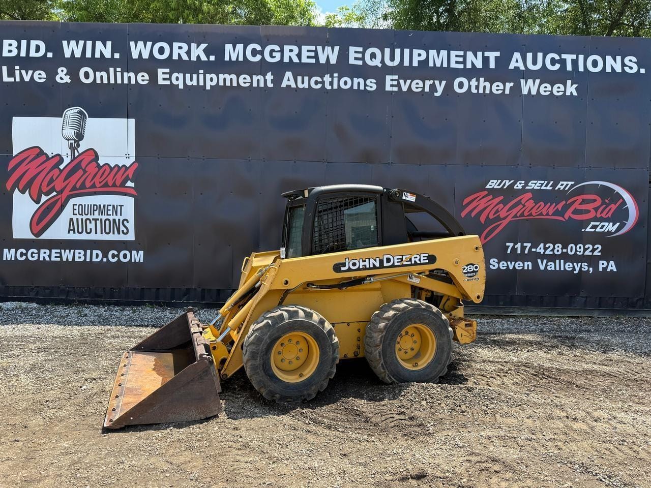 John Deere 280 Series II Equipment Image0