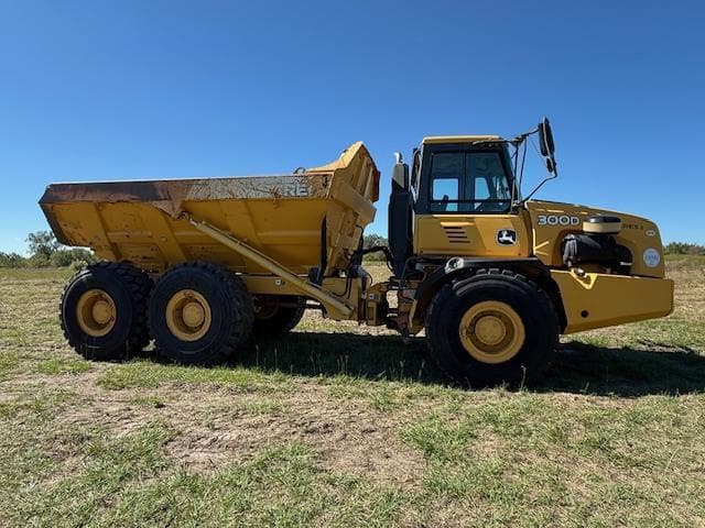 Image of John Deere 300D equipment image 1