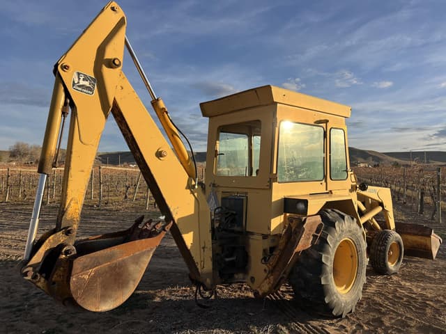Image of John Deere 310A equipment image 4