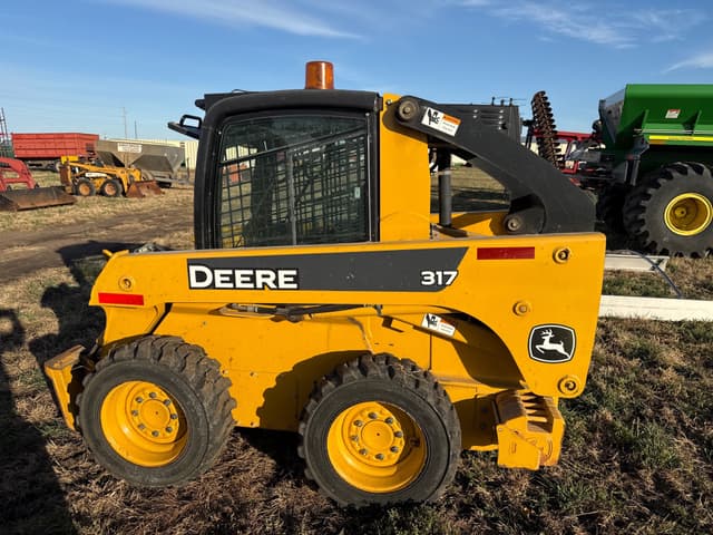 Image of John Deere 317 equipment image 1