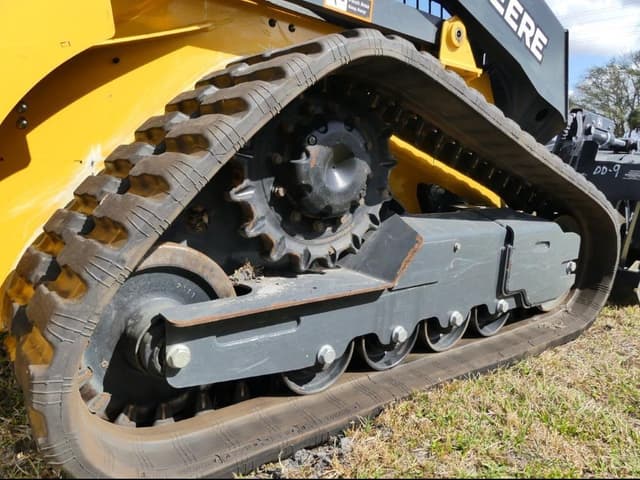 Image of John Deere 317G equipment image 4