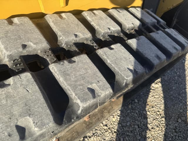 Image of John Deere 317G equipment image 4