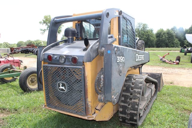 Image of John Deere 319D equipment image 4