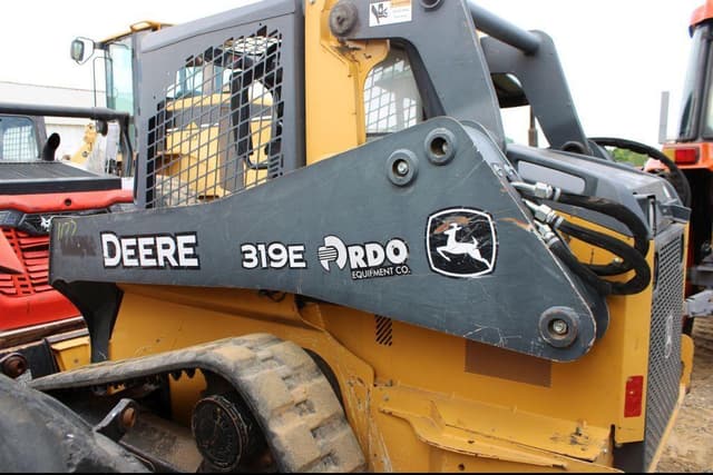 Image of John Deere 319E equipment image 2