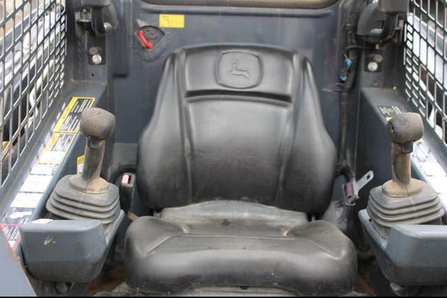 Image of John Deere 319E equipment image 4
