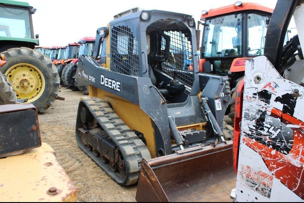 John Deere 319E Equipment Image0