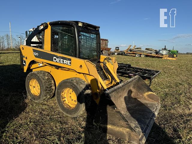 Image of John Deere 320 equipment image 1