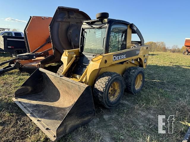 Image of John Deere 320 equipment image 3